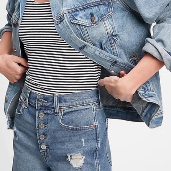 Gap Women's Distressed Denim Shorts size 14 - Picture 2 of 9